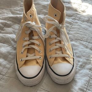 Good used condition Converse high tops size 8